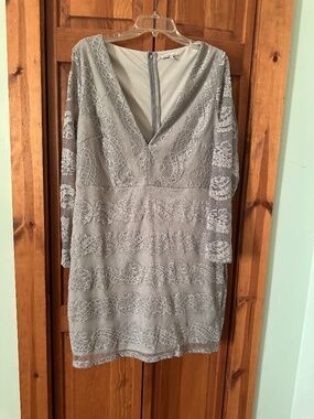 Lace long sleeved midi dress